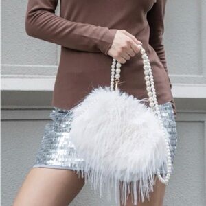 White Faux Fur shoulder bag feat. soft fluffy texture/elegant pearl handle NEW!